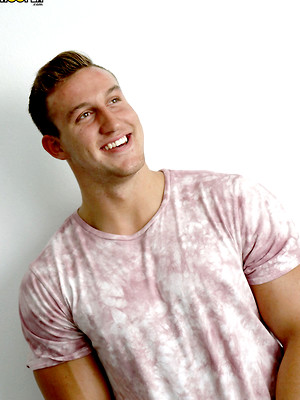 Free gay xxx pics with Muscle All-Star Max Warner Shows Off And JERKS OFF