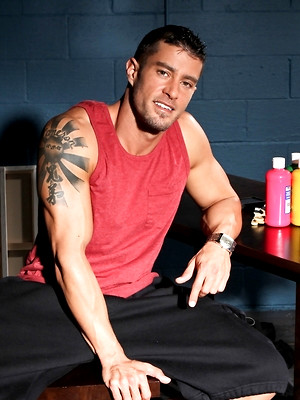 Free gay porn pics with Muscle painter - Cody Cummings