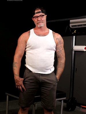 Free gay xxx pics with Tony Zucherros Butt Workout