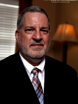 Gay male in Suit Daddy Luciano solo