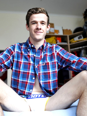 Gay male in Getting my cute mate Brad Hunter off