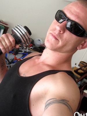 Hot gay sex pics with Secret weight lifting gay