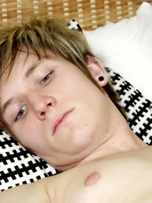 Hot gay sex pics with Jaymie Brooks blows his load allover himself