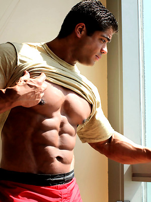 Hot gay album pics L:Atino bodybuilder Brutus Difino jackoff