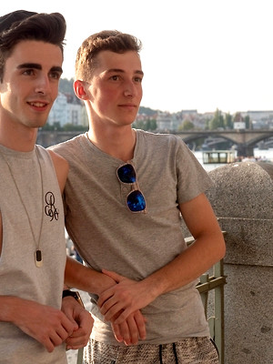 Cute uncut gay boys - Skinny twinks  Jesse Evans and Johnny Polak love bareback anal