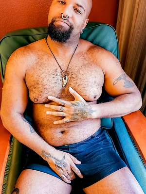 Gay male in Victor Lyons