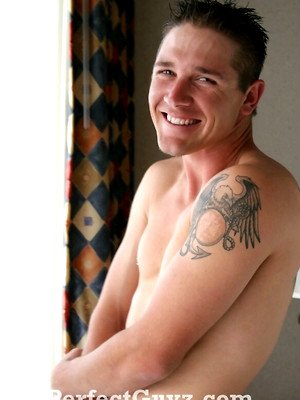 Free gay porn pics with Reed toying his ass