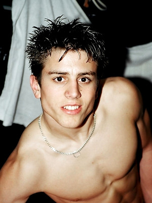 Hot boys nude photos - Bruce shows his sexy butt and uncut cock