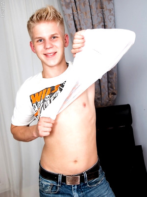 Hot twinks porn pics - Blond twink boy Bert enjoys his dick
