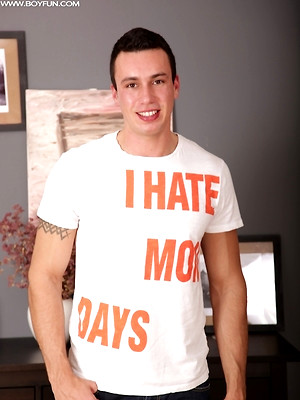 Free gay porn pics with Muscle boy Monty Hicks fucking his silicone anal mold.