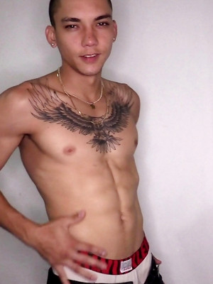 Gay porn pics Tattooed Skinhead Works His XXL Cock