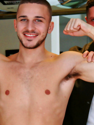 Twinks xxx pics - Young Straight & Muscular Stud Logan Wanks his 1st Man & it's Jack's Thick Uncut Cock