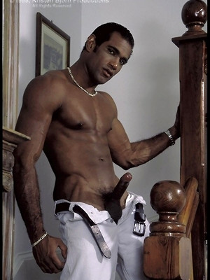 Gay pics of Brazilian Hugo Peligro solo - Set 2