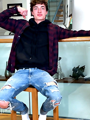 XXX gay photos of Young Fit & Lean Oscar Shows off his Ripped Body & Wanks his Big Uncut Cock!