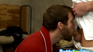 Free gay sex with Muscle Stallion Colby Keller Bangs Hard Naughty Gay Dude