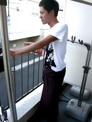 Hot twinks porn pics - Japanese boy-next-door Haruki jerking off!