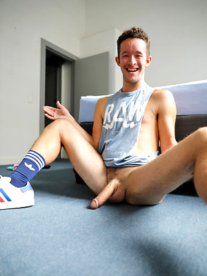 Free gay porn pics with Meet our hung Canadian mate Zachary Turner