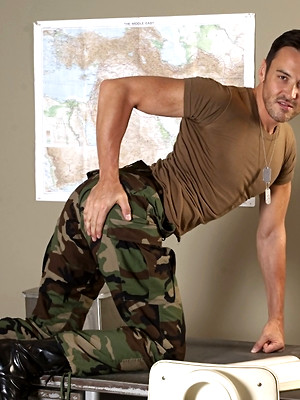 Hot gay sex pics with Evan Matthews shows his hungry ass