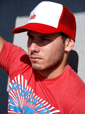 Gay sex pics with Meet JamesD - straight, slightly hairy, great legs and ass